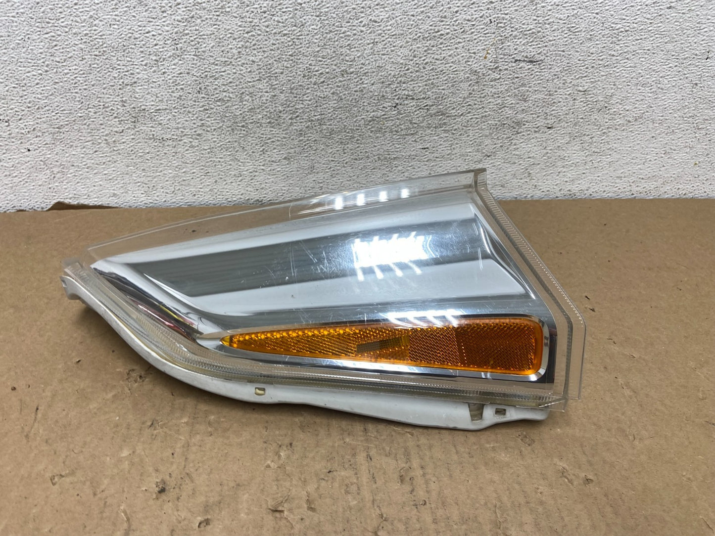 2013 - 2017 Nissan Leaf Right Front Passenger Side Turn Signal Marker AF7363 DG0