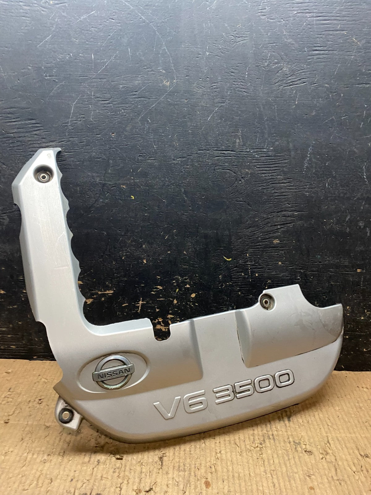 2001 to 2004 Nissan Pathfinder Engine Cover Ornament Y6352 DG0