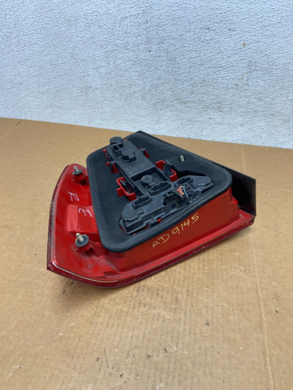 2004 to 2005 Volkswagen Jetta Right Passenger RH Side Tail Light AD9145 LK6