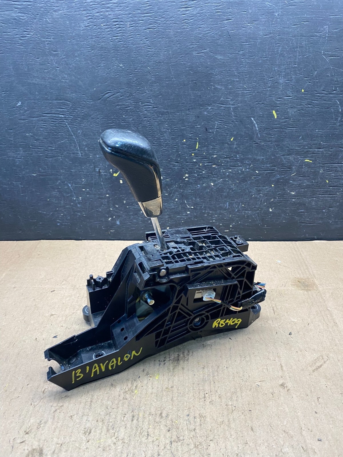 2013 to 2017 Toyota Avalon Automatic Transmission Gear Floor Shifter R8409 DG4