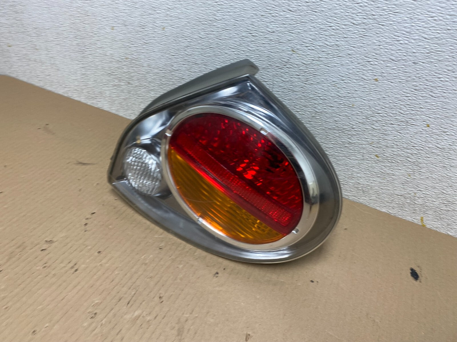 2002 2003 Nissan Maxima Right Passenger RH Side Tail Light M8650 DW1