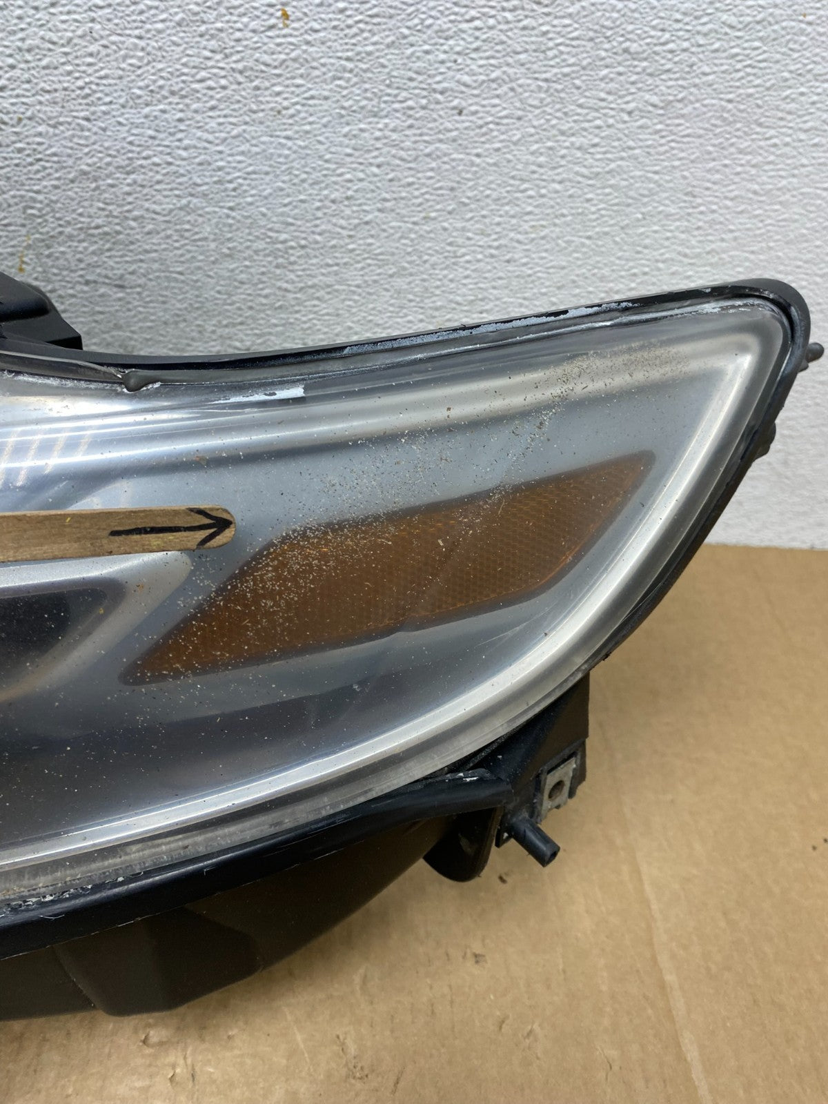 2013 to 2019 Ford Taurus Left Driver LH Side Headlight Halogen AF9772 DW5