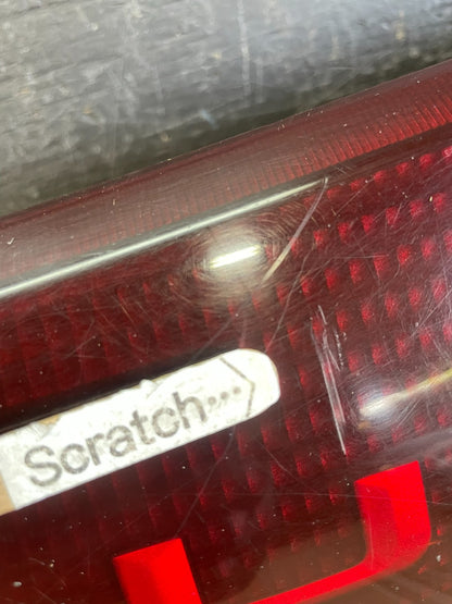 2002 - 2004 Subaru Outback Trunk Hatch Lid Tail Light Panel Center AC9688 DG4