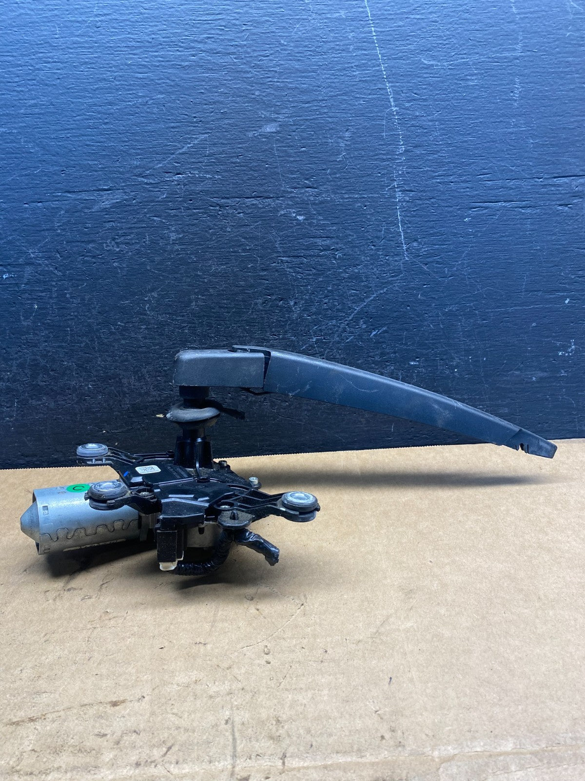2013-2016 Nissan Pathfinder Back Door Rear Wiper Motor Wiper Blade ad7424 DG1