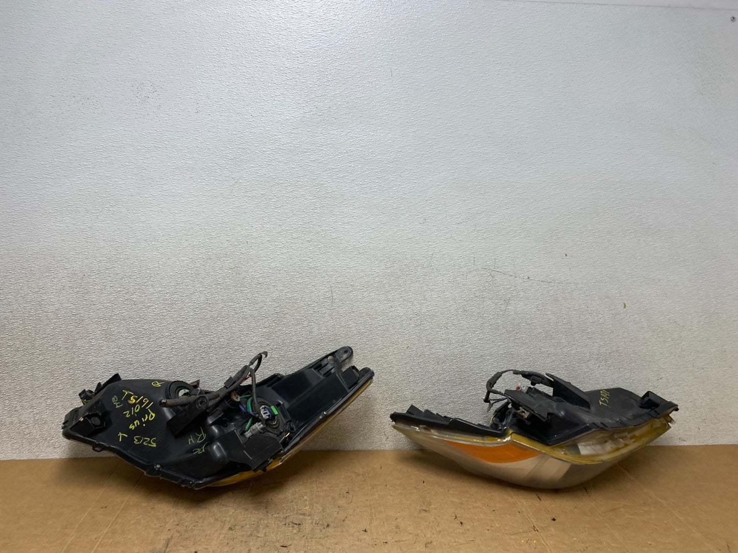 2012 2013 2014 Toyota Prius V Left+Right Side Halogen Headlights T5191 DW13