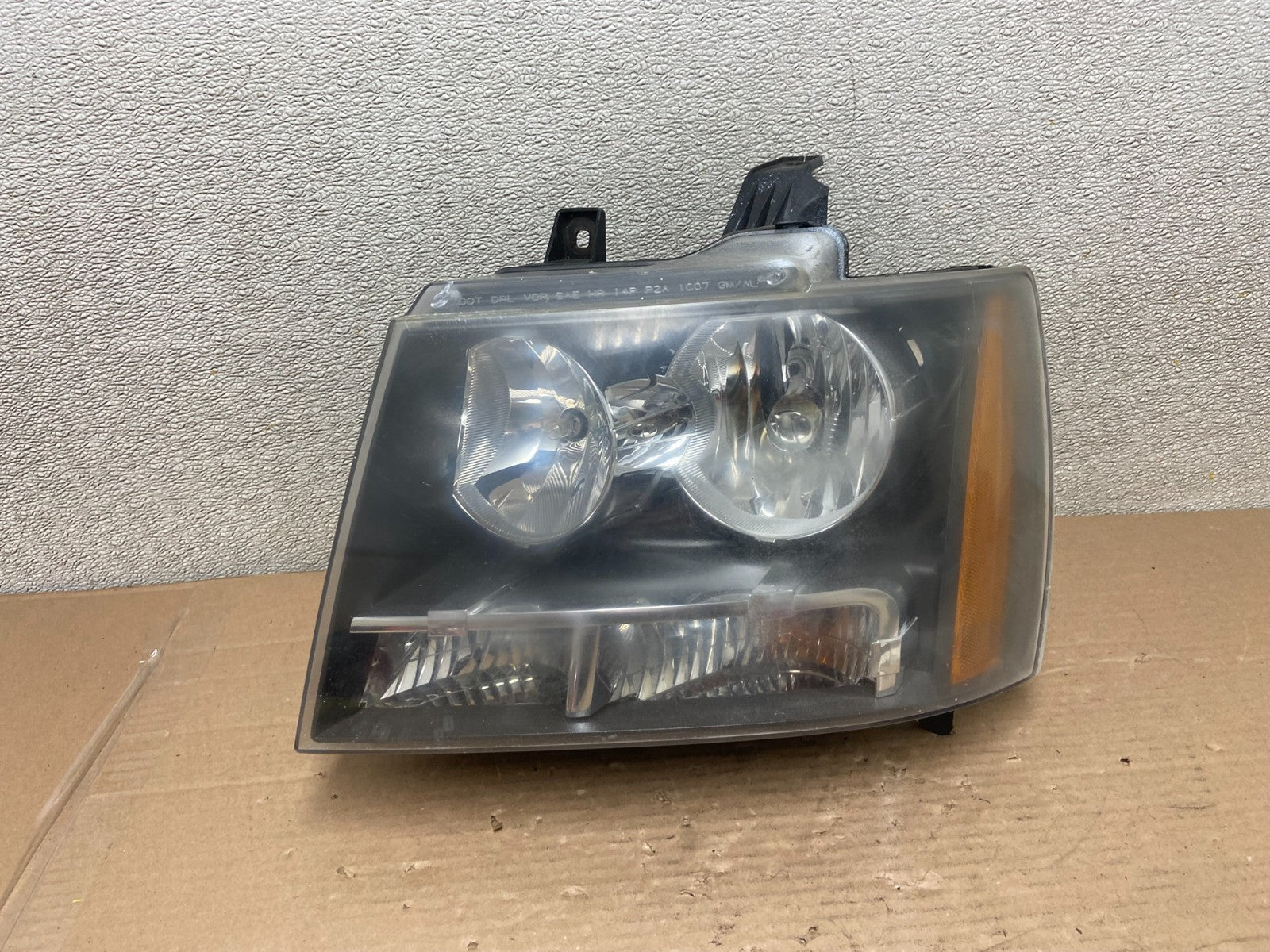 2007 to 2013 Chevrolet Suburban Tahoe Left Driver LH Headlight Oem AA8802 DW0