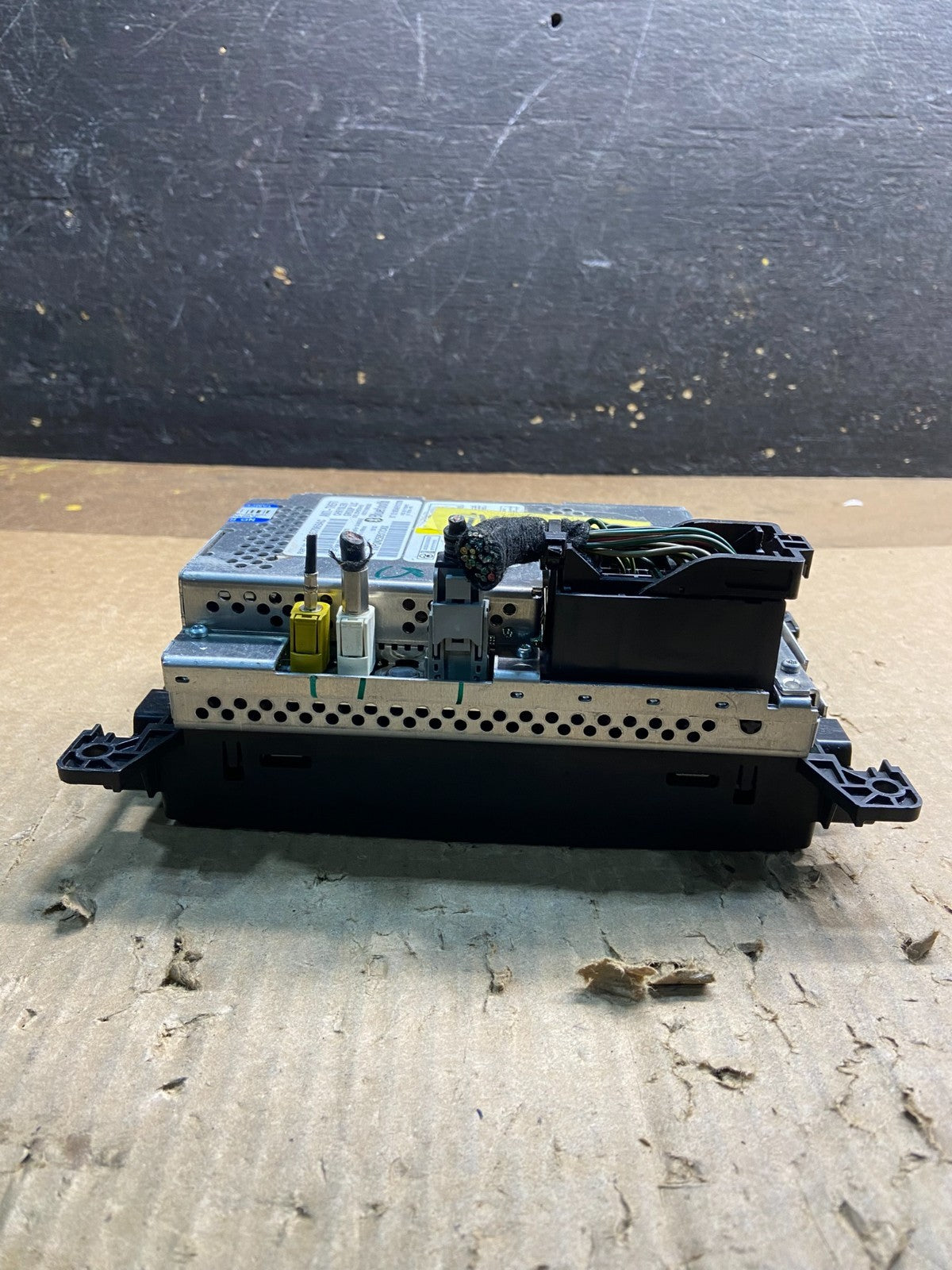 2015 to 2017 Chrysler 200 Radio Receiver Display Screen Player Y7486 DG5