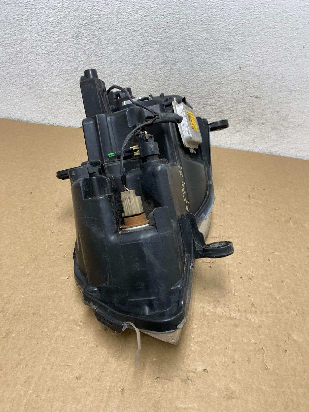 2008 to 2016 Chrysler Town and Country Right Passenger Xenon Headlight AF7921 DW8