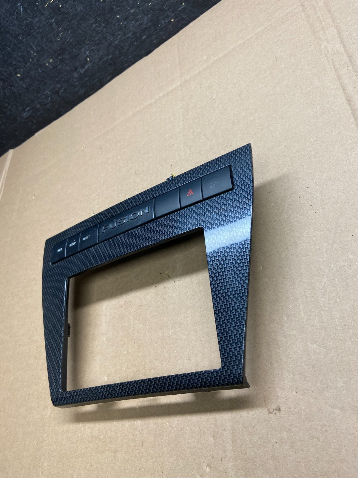 2006 to 2009 Ford Fusion Center Dash Radio Bezel Trim ai6218 DG1