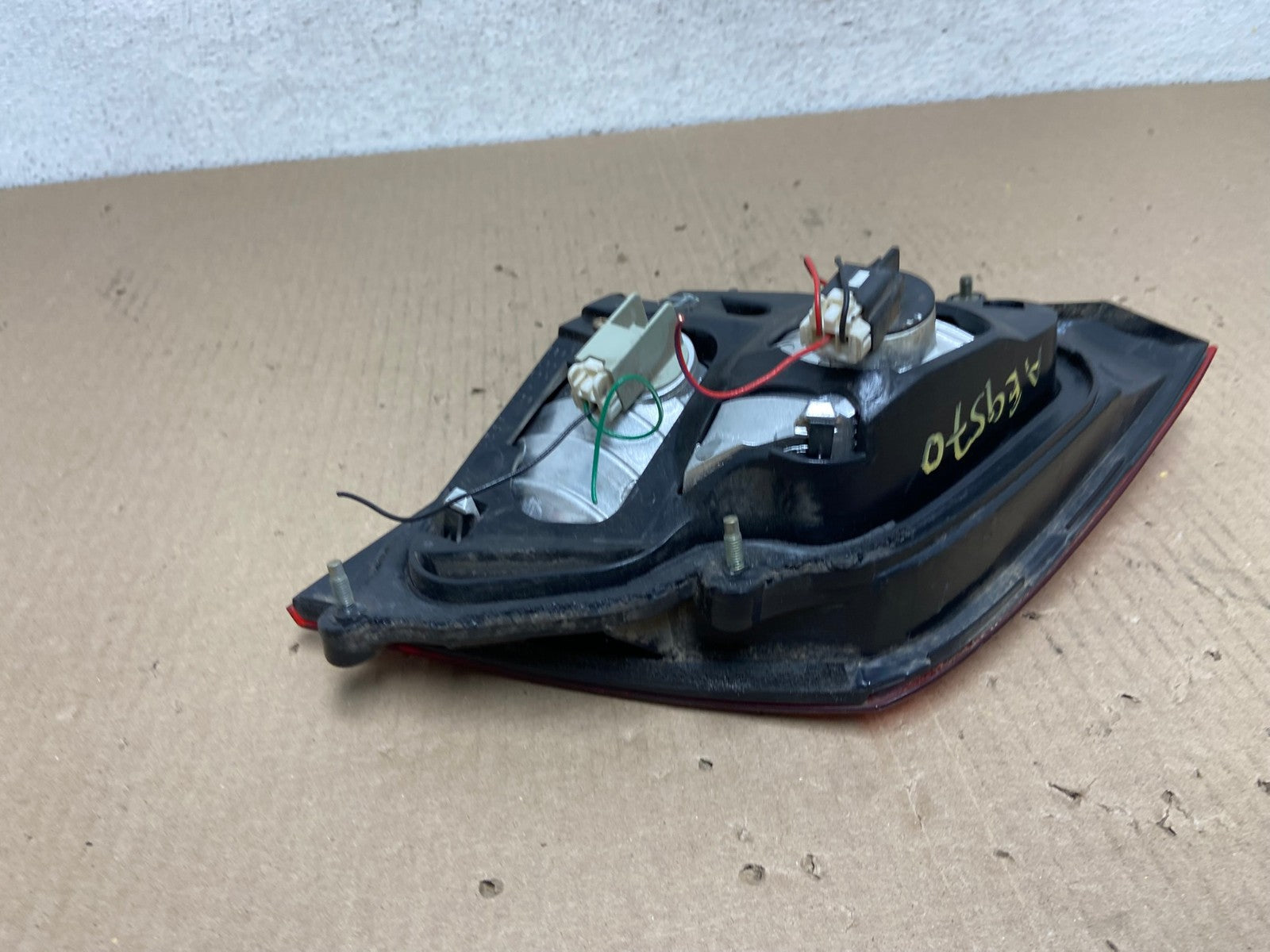 2002-2004 Infiniti i35 Inner Right Passenger Rh Side Tail Light AE9570 LK4