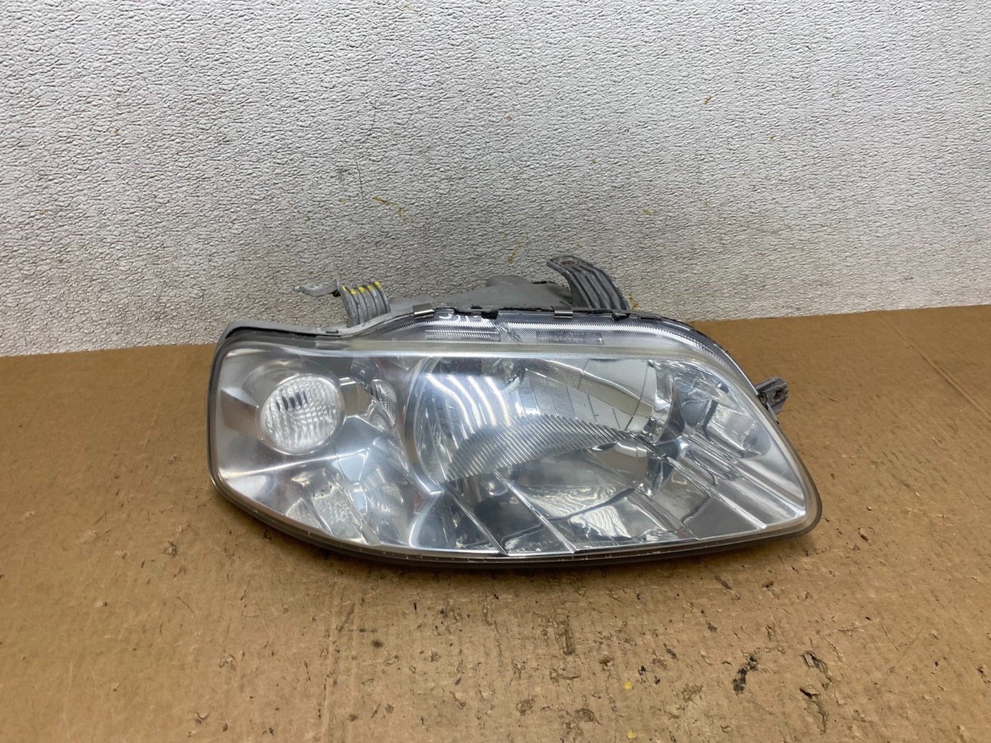 2004 - 2006 Chevrolet Aveo Hatchback Right Passenger Headlight Halogen Q8204 DW0