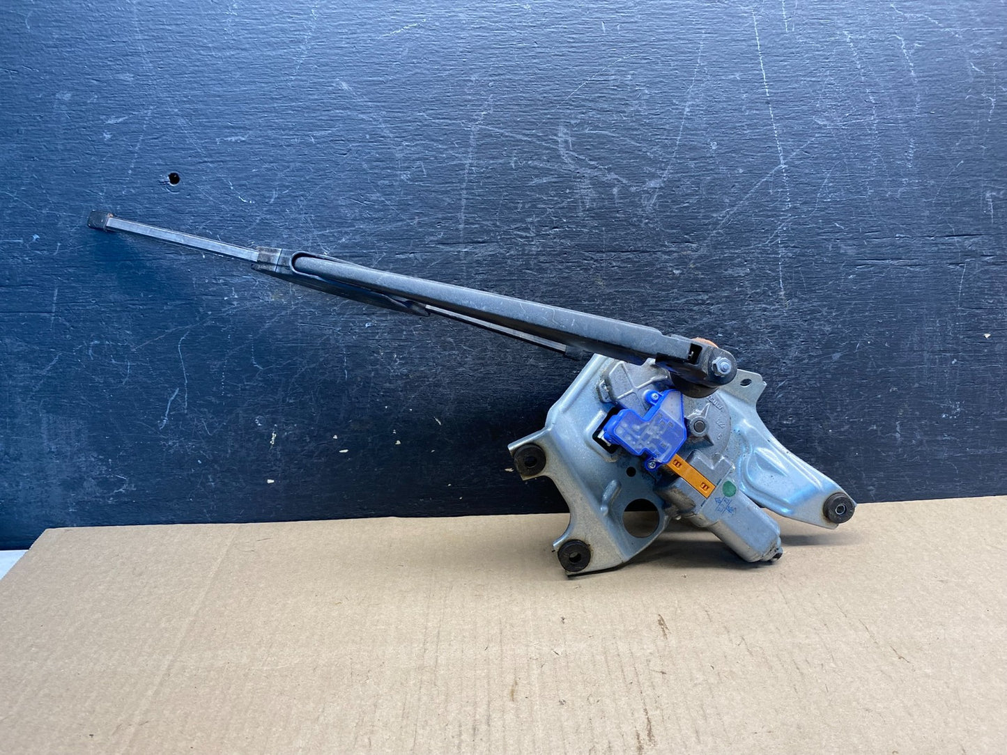 2010 to 2014 Subaru Outback Rear Windshield Wiper Motor AG96590