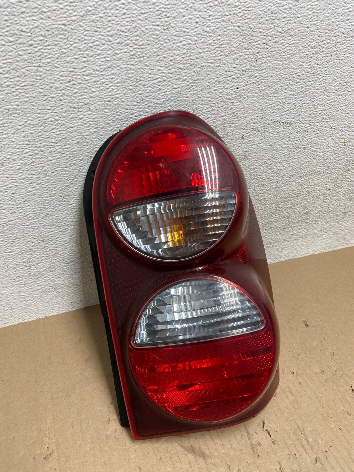 2005 2006 2007 Jeep Liberty Right Passenger Rh Side Tail Light AE7327 LK2