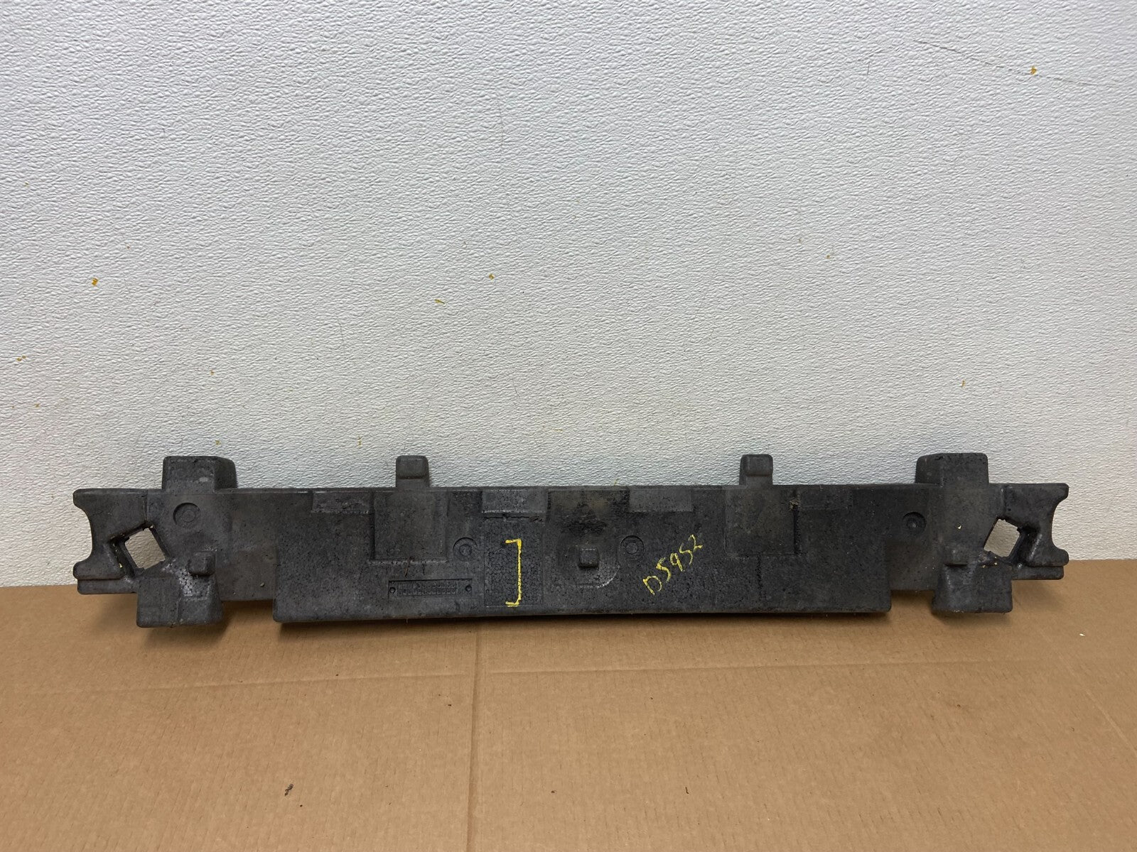 2001 2002 2003 2004 Volvo V70 XC70 Front Bumper Foam Impact Absorber D5952 DG13