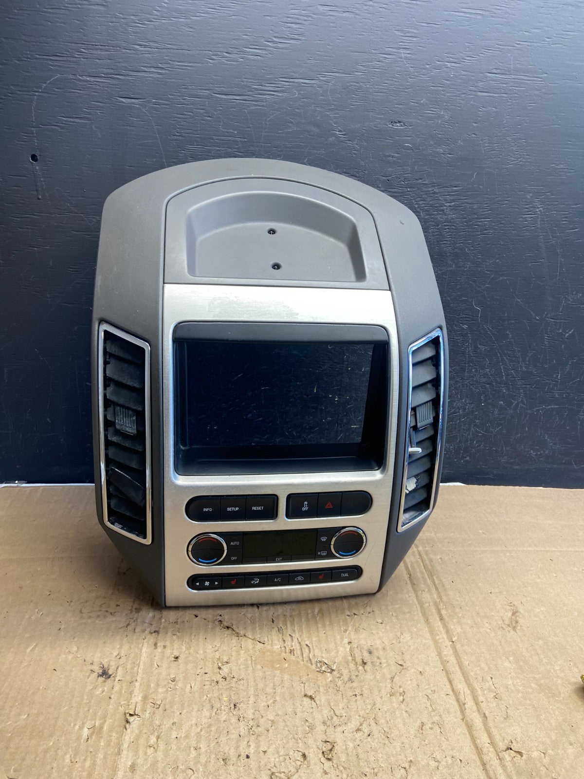 2007 - 2010 Ford Edge Heater Climate Control Radio Control Dash Bezel ae2067 DG0