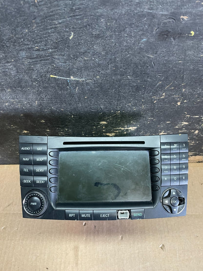 2003-2006 Mercedes Benz W211 E350 E500 Radio Screen Navigation Display AB3040 DG0