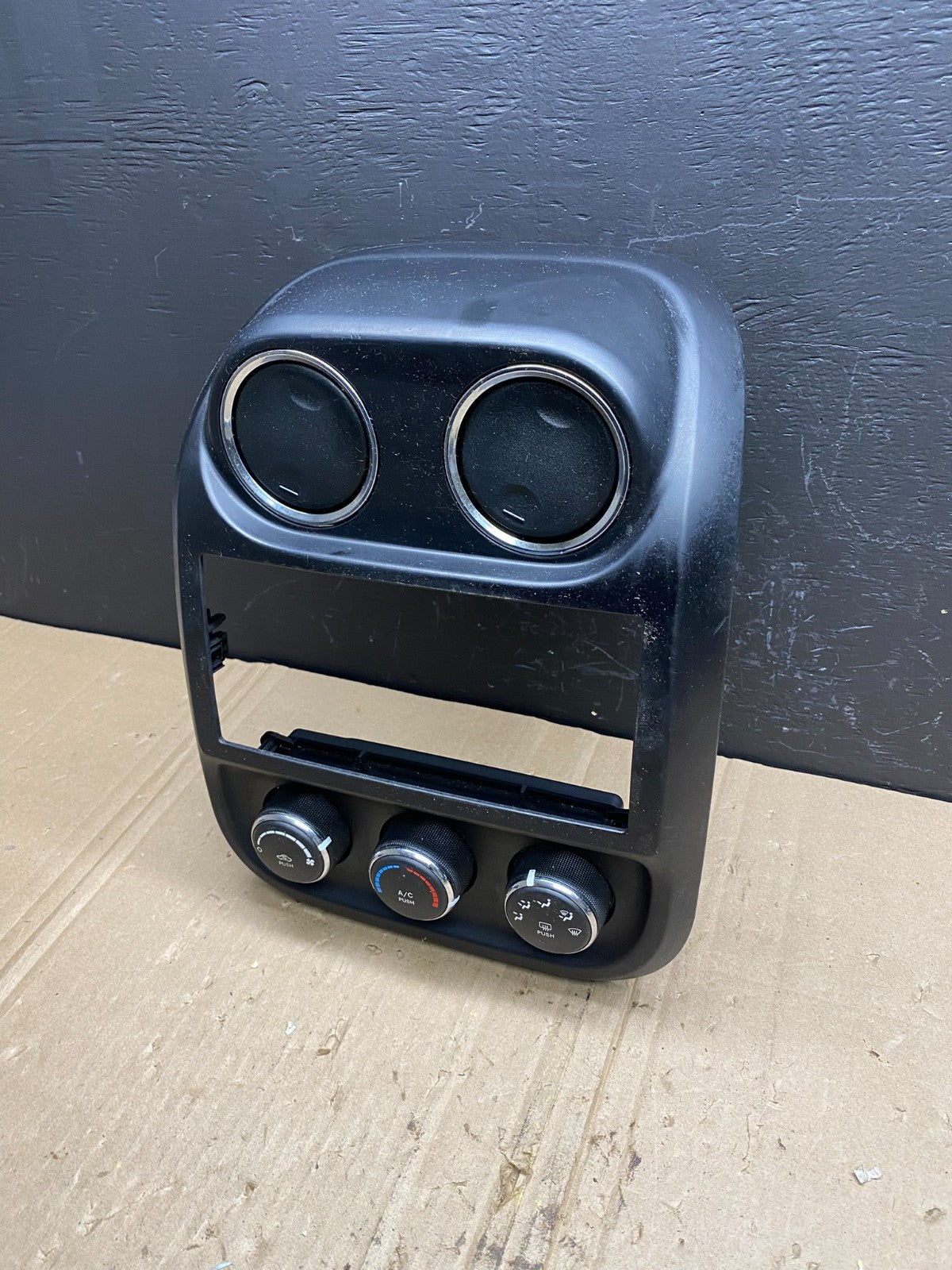 2011 to 2017 Jeep Compass Dash Climate Temperature Control Radio Bezel AB9022 DG1