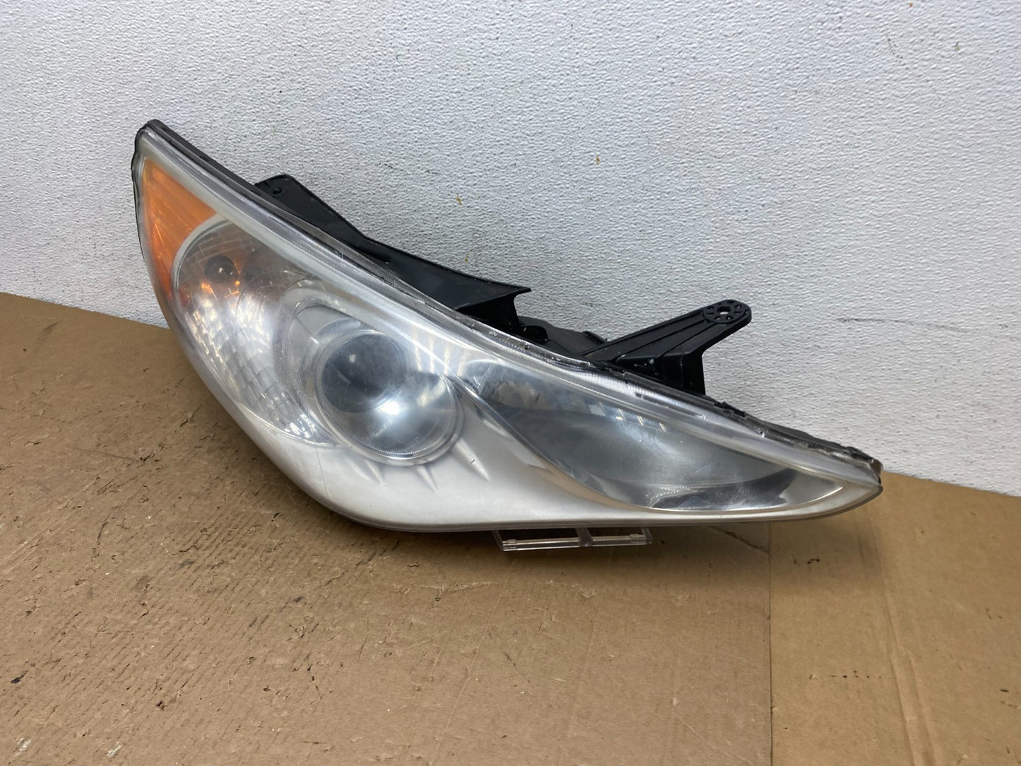 2011 - 2014 Hyundai Sonata Right Passenger Rh Side Headlight Halogen AD8219 DW1