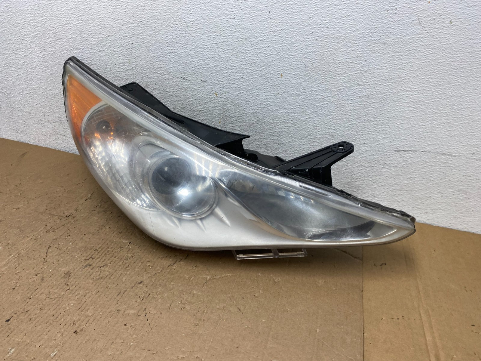 2011 - 2014 Hyundai Sonata Right Passenger Rh Side Headlight Halogen AD8219 DW1