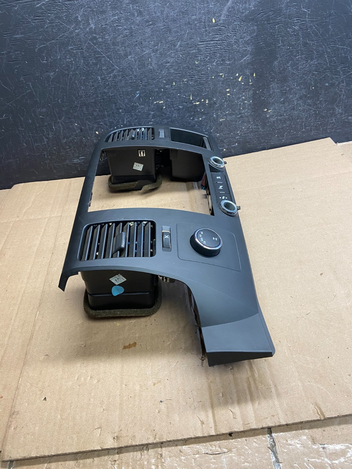 2007 to 2014 Silverado Sierra Center Console Radio Bezel Air Vents AI6061 DG1