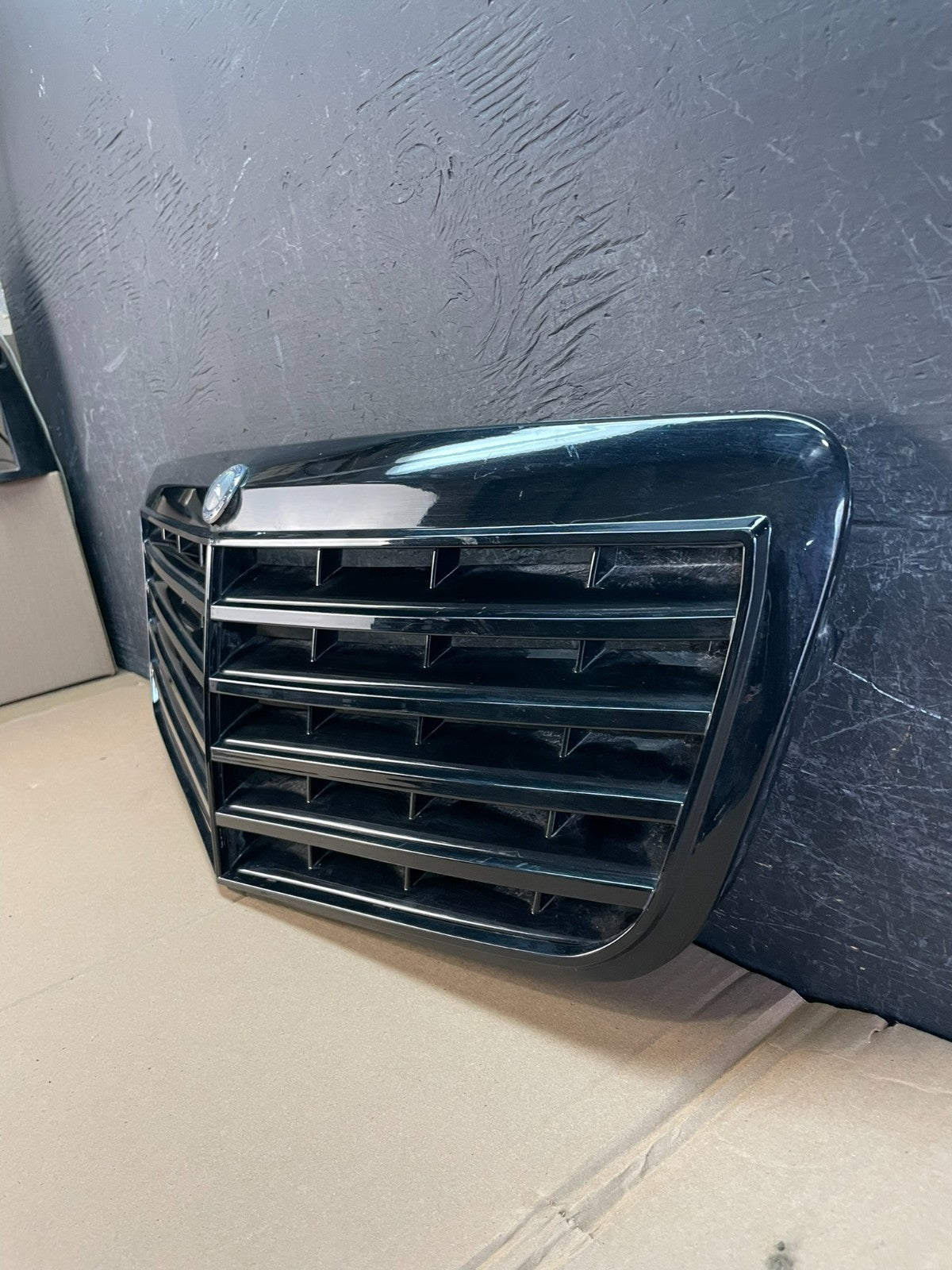 2007 to 2009 Mercedes Benz E-Class Front Upper Grill Grille AD83111