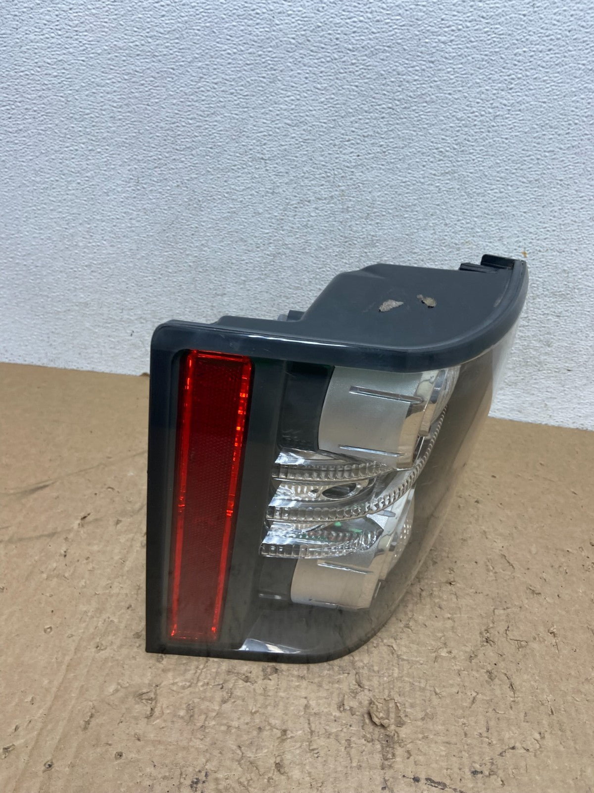2010 to 2012 Land Rover Range Rover Left Driver LH Side Tail Light ag1456 DG2