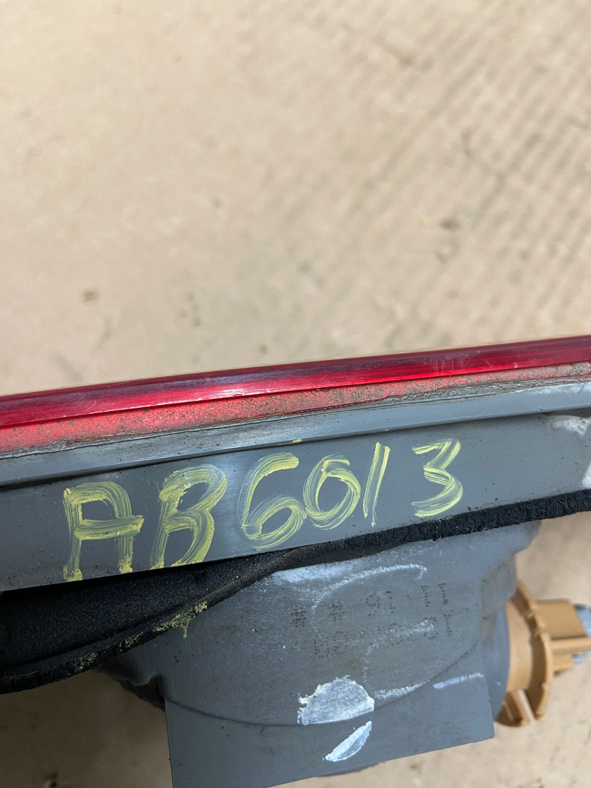 2000-2001 Toyota Camry Tail Light Right Passenger Rh Side Inner Oem AB6013 LK6