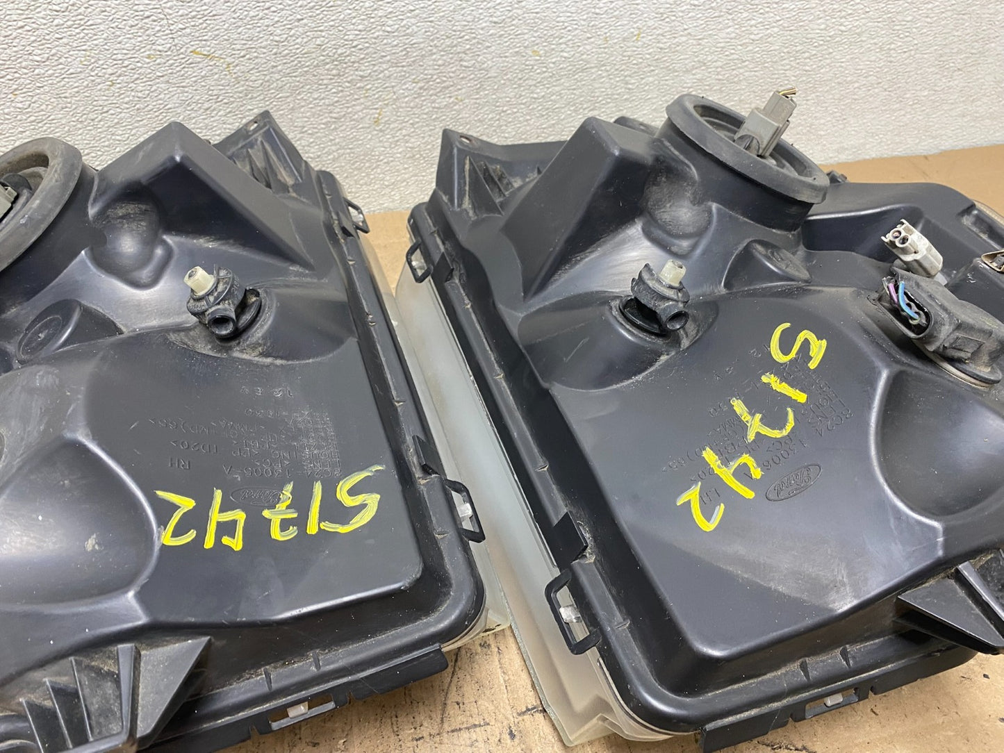 2008-2014 Ford Econoline E150 E250 E350 Left+Right Headlights Q8195 DW15