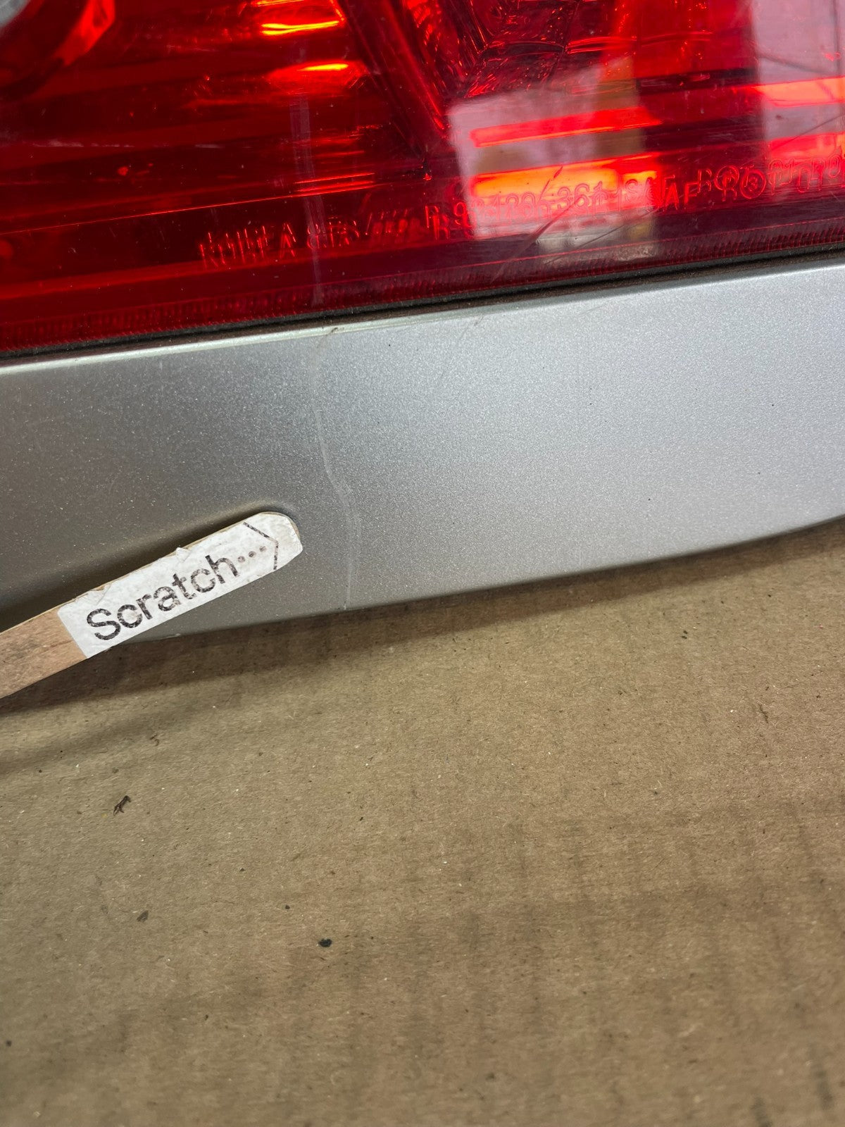 2003 to 2006 Kia Optima Rear License Plate Center Tail Light Panel Oem AB7964 DG2