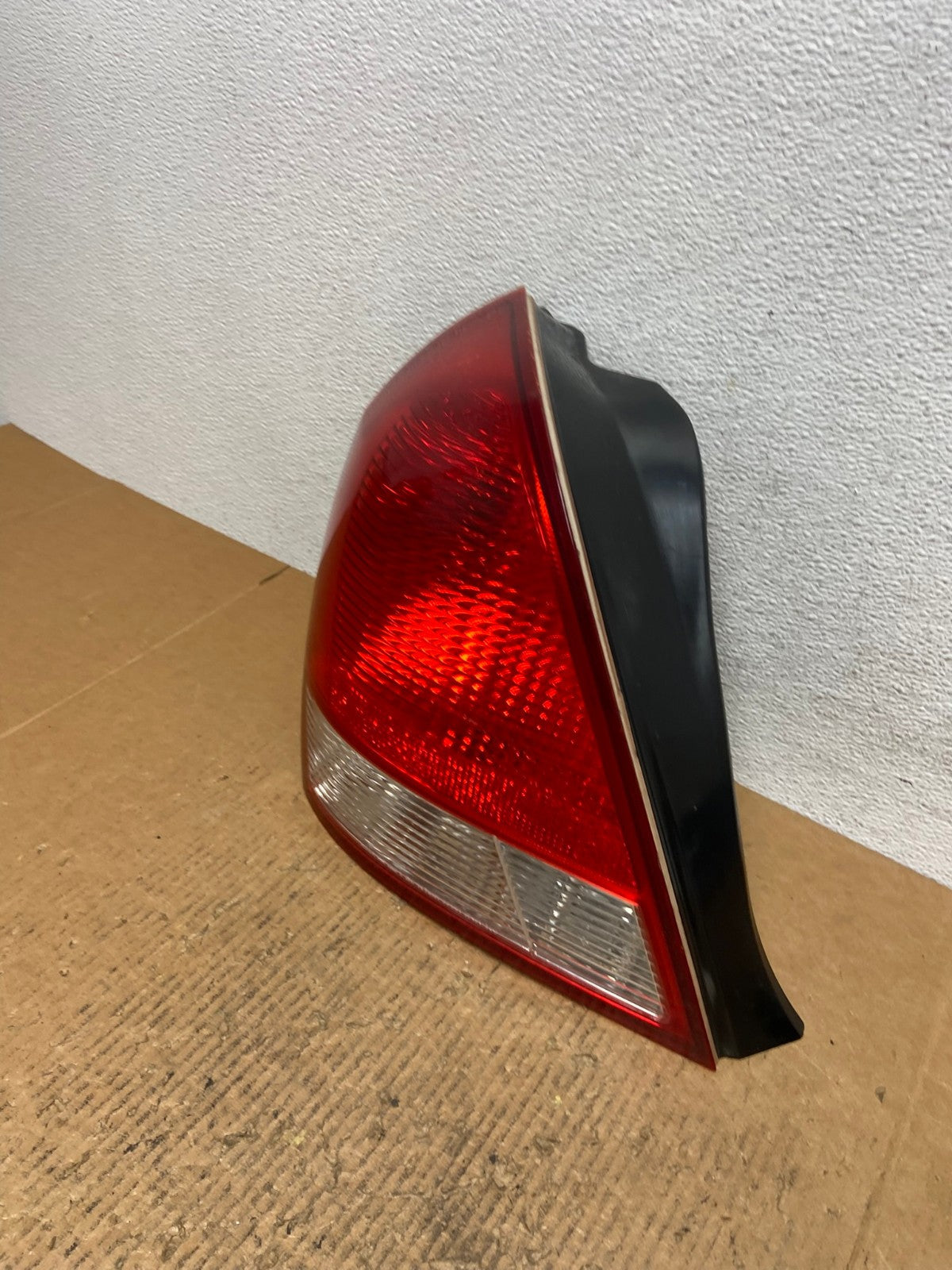 2001-2003 Sedan Hyundai Elantra Left Driver Lh Side Tail Light AE1530 LK1