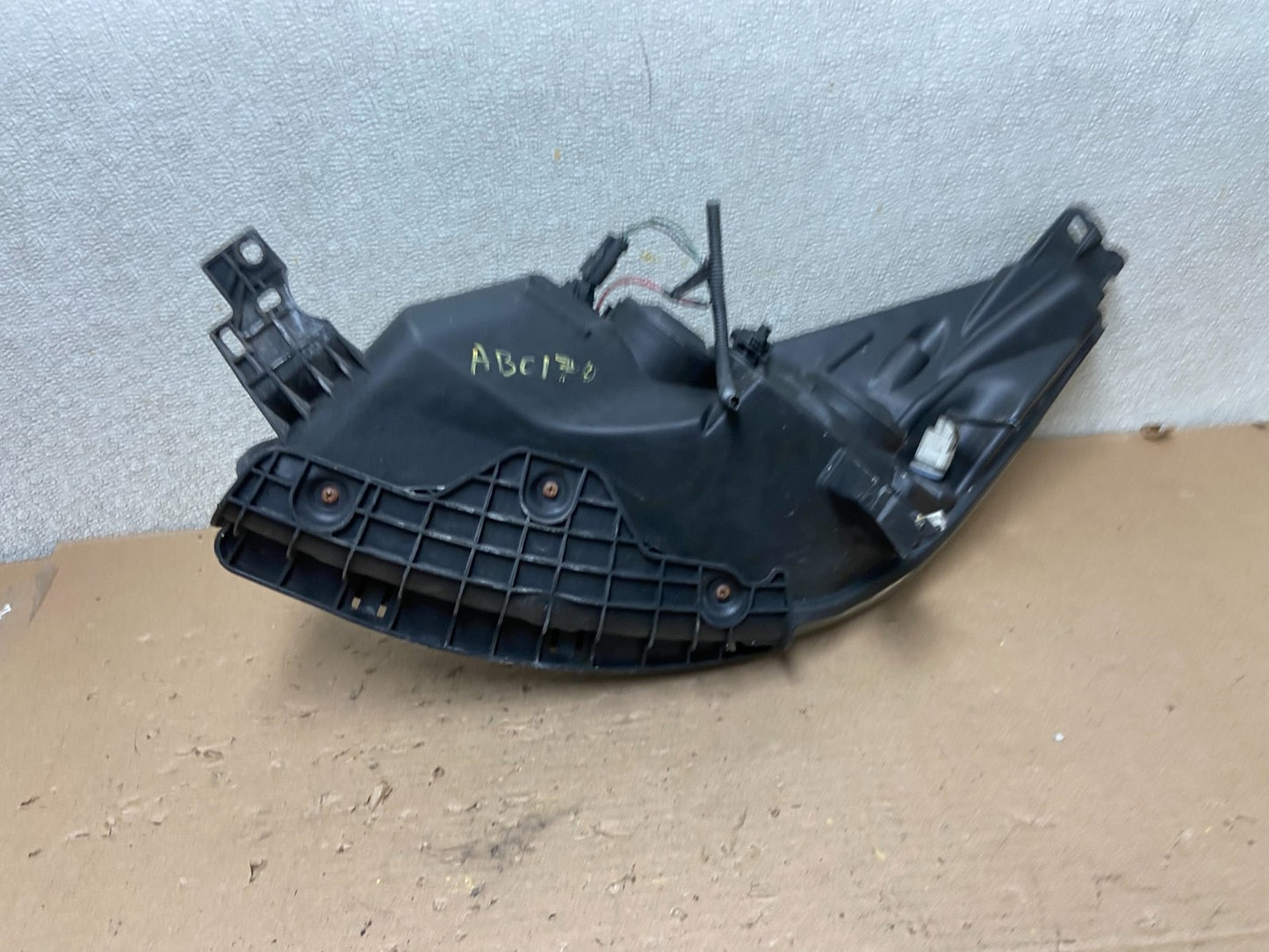 2013 - 2016 Ford Escape Headlight Right Passenger RH Side Halogen AB0170 DW7