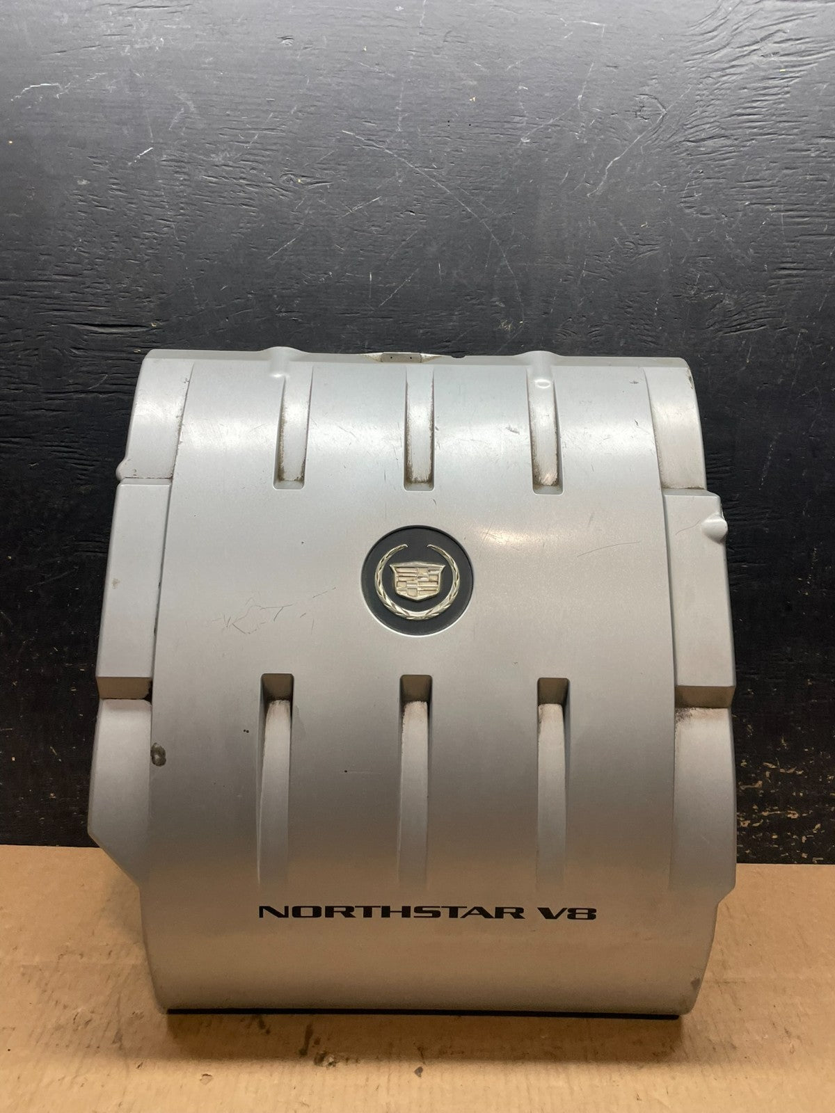 1997 to 2004 Cadillac Deville Seville Northstar Engine Motor Cover AA2324 DG0