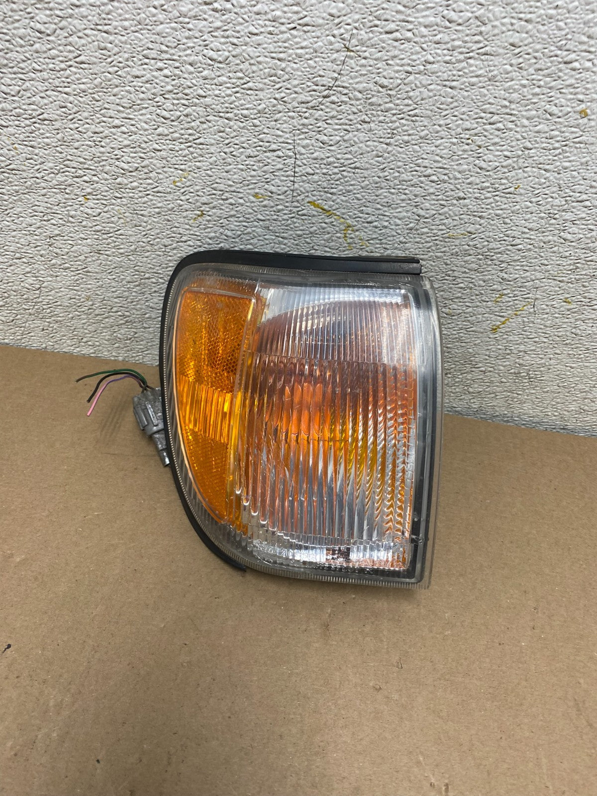 1999 to 2004 Nissan Pathfinder Passenger Corner Park Light Turn Signal P8103 DW0