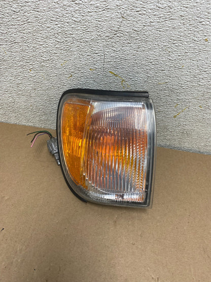 1999 to 2004 Nissan Pathfinder Passenger Corner Park Light Turn Signal P8103 DW0