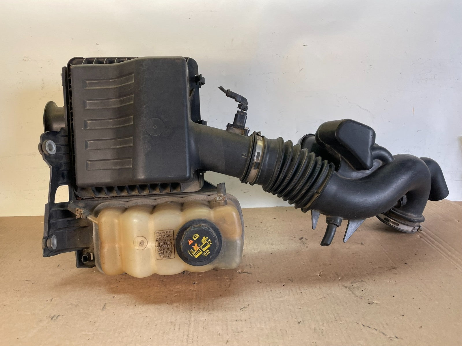 2011 to 2018 Ford Expedition Air Intake Cleaner Box Coolant Bottle ag7633 DG0