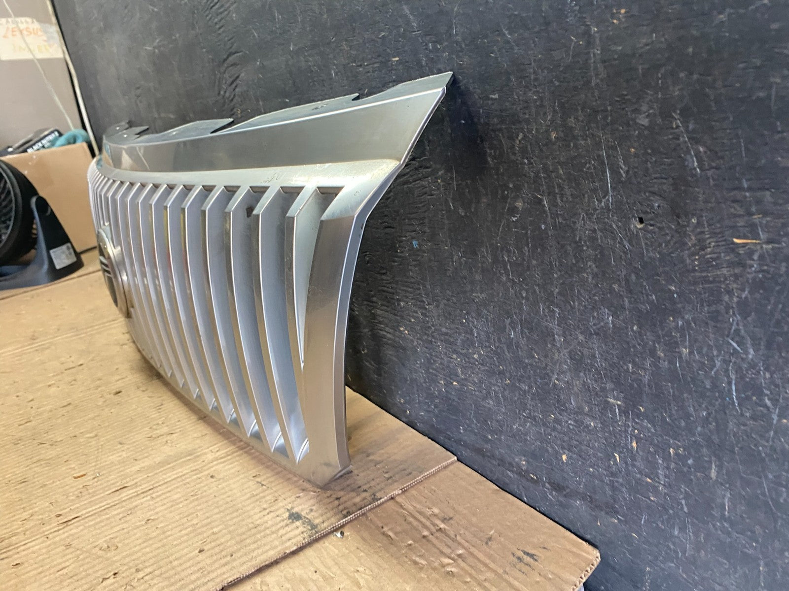 2002 to 2005 Mercury Mountaineer Front Upper Grill Grille P8780 DG1