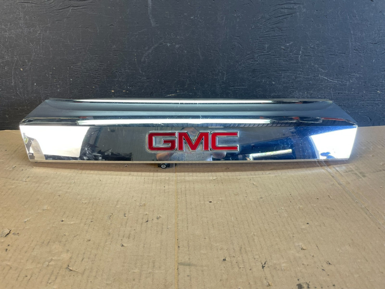 2010-2015 Gmc Terrain Lift Gate Handle Trim with Back Up Camera Molding AD85690