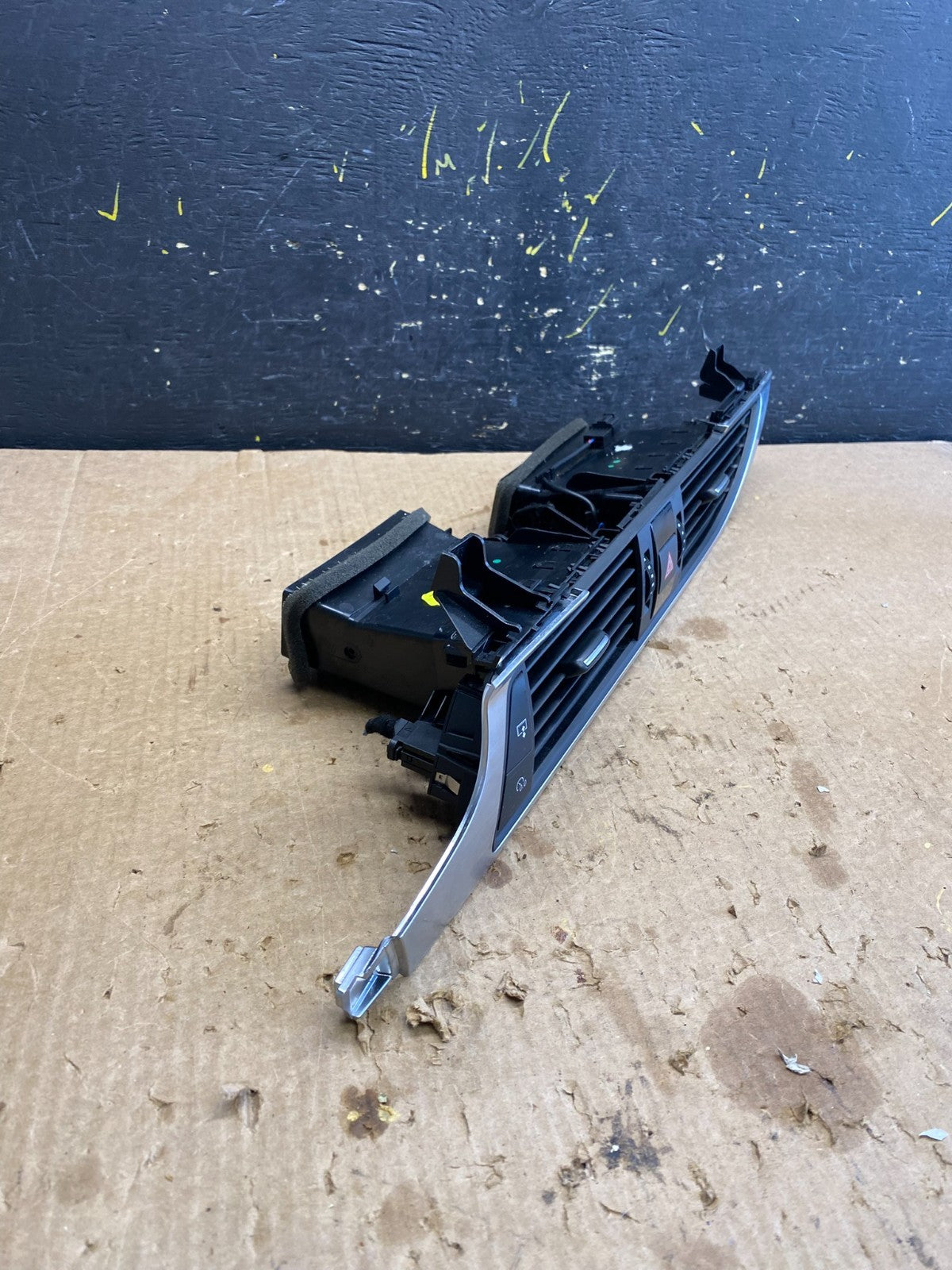 2012 to 2017 Audi A6 A7 Center Dashboard Air Vent OEM Z4517 DG1