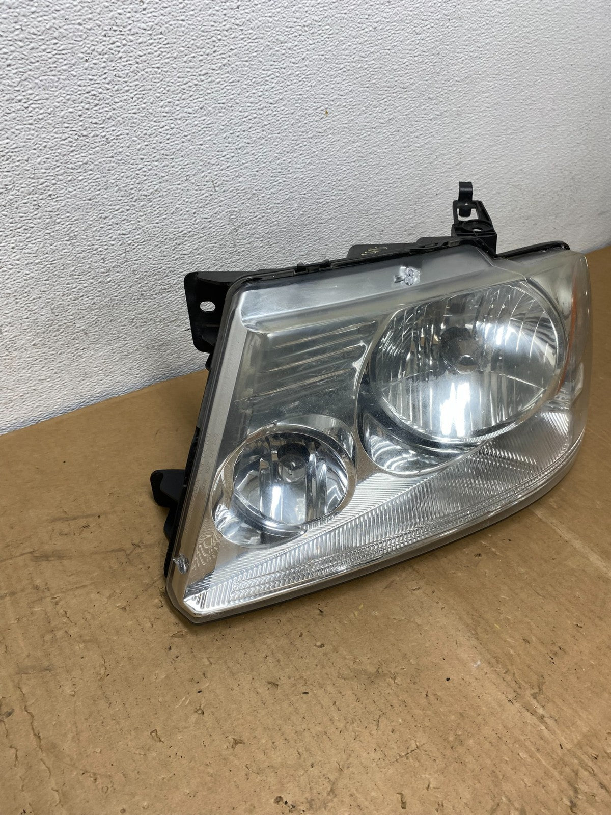 2004 to 2008 Ford F-150 F150 Left Driver LH Halogen Headlight AC8618 DW2
