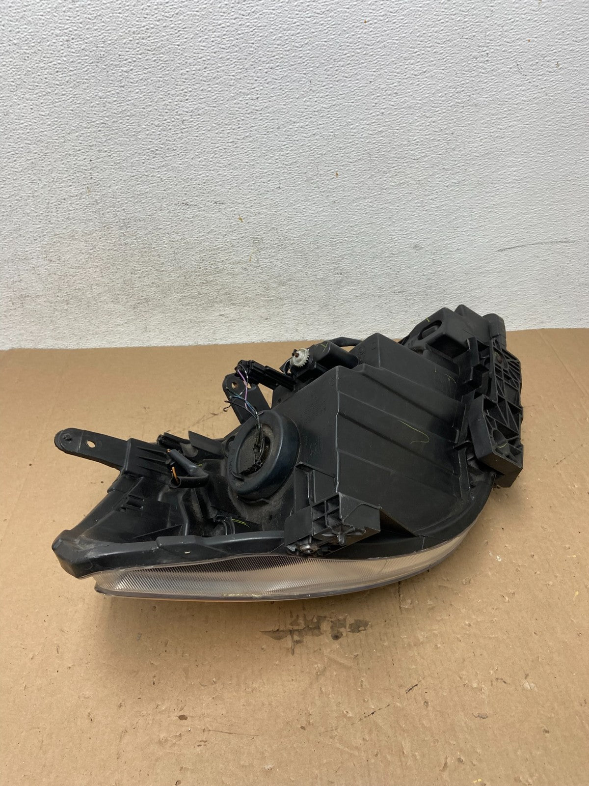 2008 to 2012 Nissan Versa Headlight Halogen Left Driver Lh Side AD7750 DW6