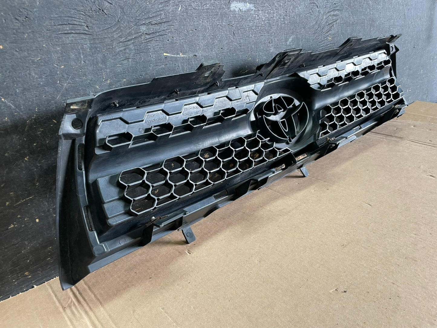 2009 to 2012 Toyota RAV4 Front Upper Grill Grille OEM Z8577 DG7