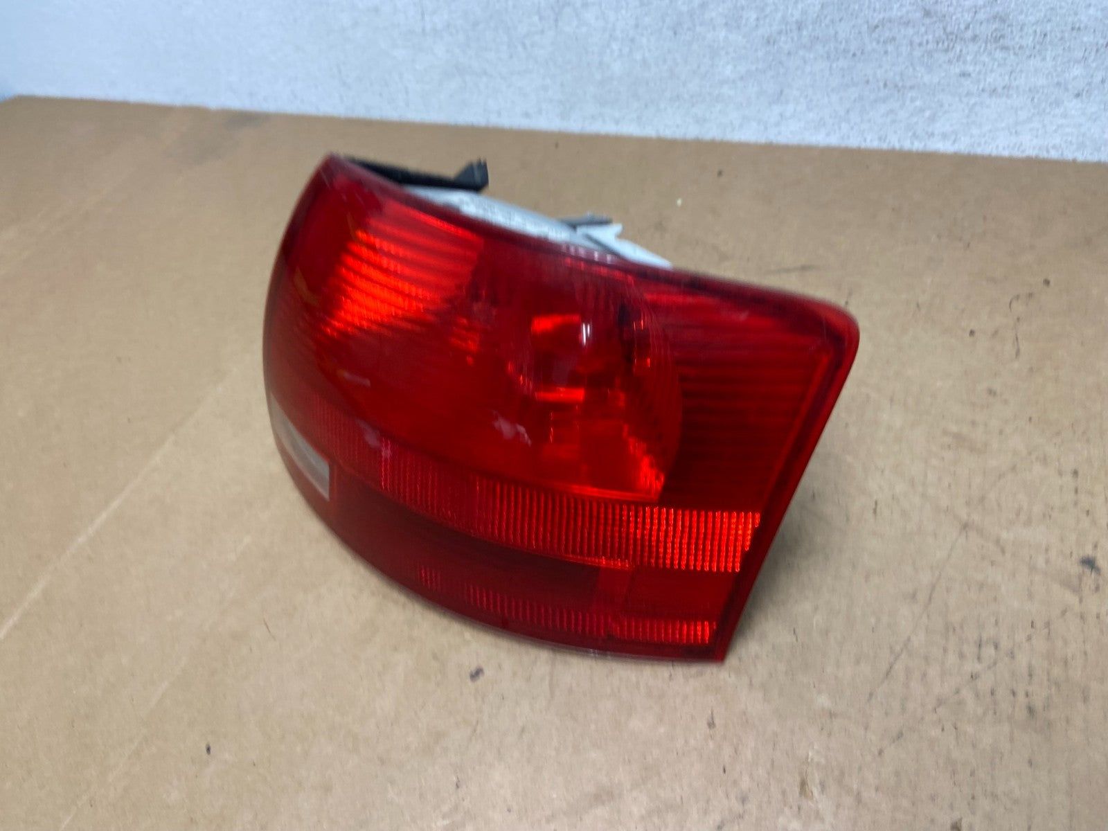 2004 to 2008 Audi A4 Avant Right Passenger RH Inner Tail Light ae3016 DG1