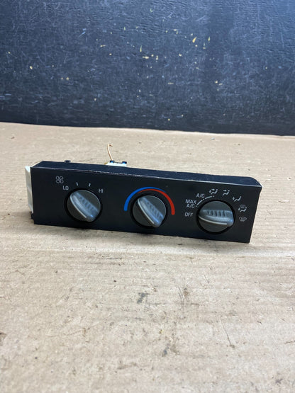 2001 - 2007 GMC Chevrolet Express 1500 Climate Control A/C AH3735 DG0