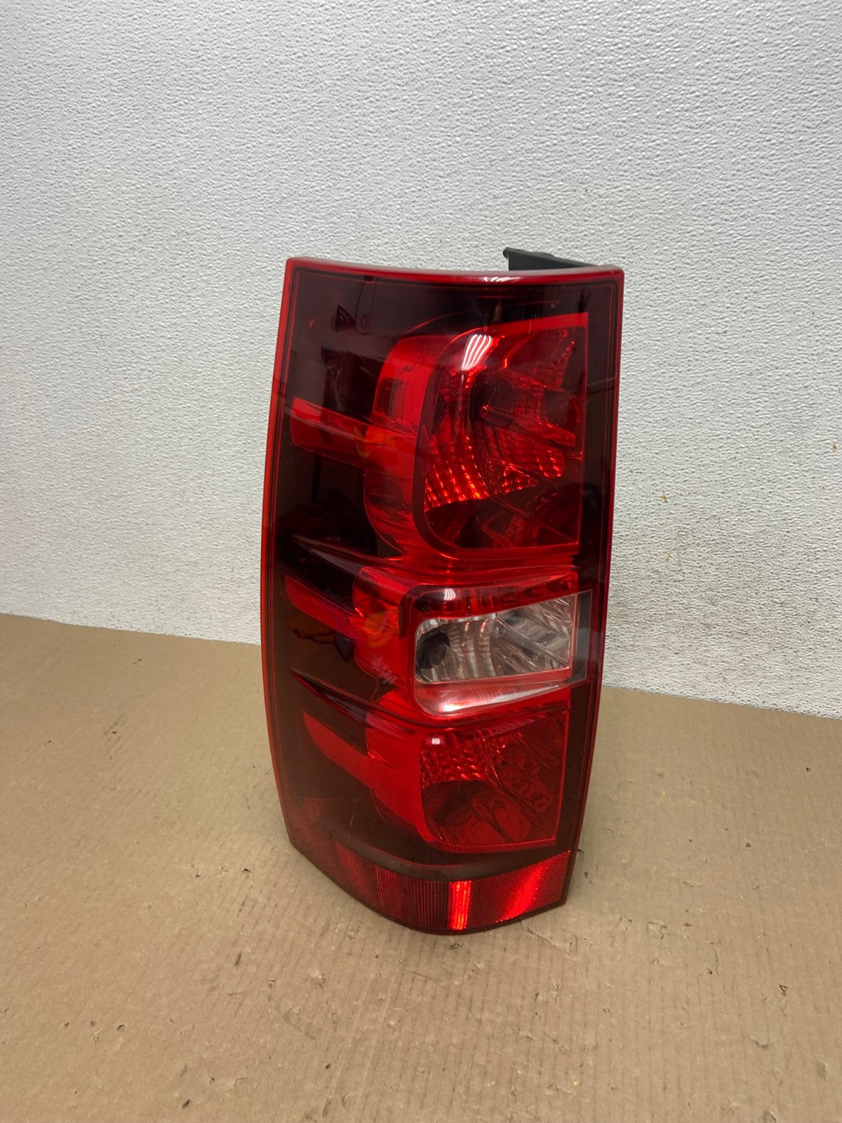 2008-2014 Chevrolet Tahoe Suburban Driver Lh Left Side Tail Light AE9644 LK0