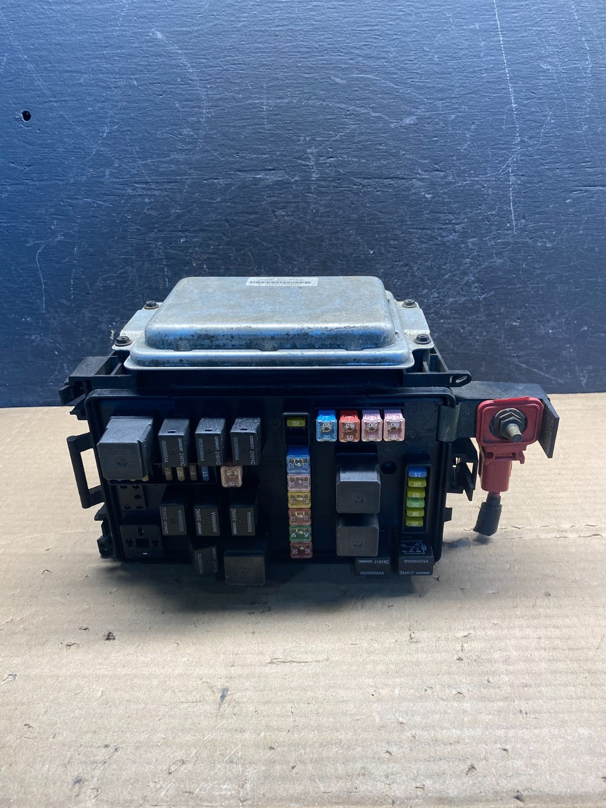2006 2007 Chrysler 300 Totally Integrated Power Module Fuse Box TIPM AF4023 DW5