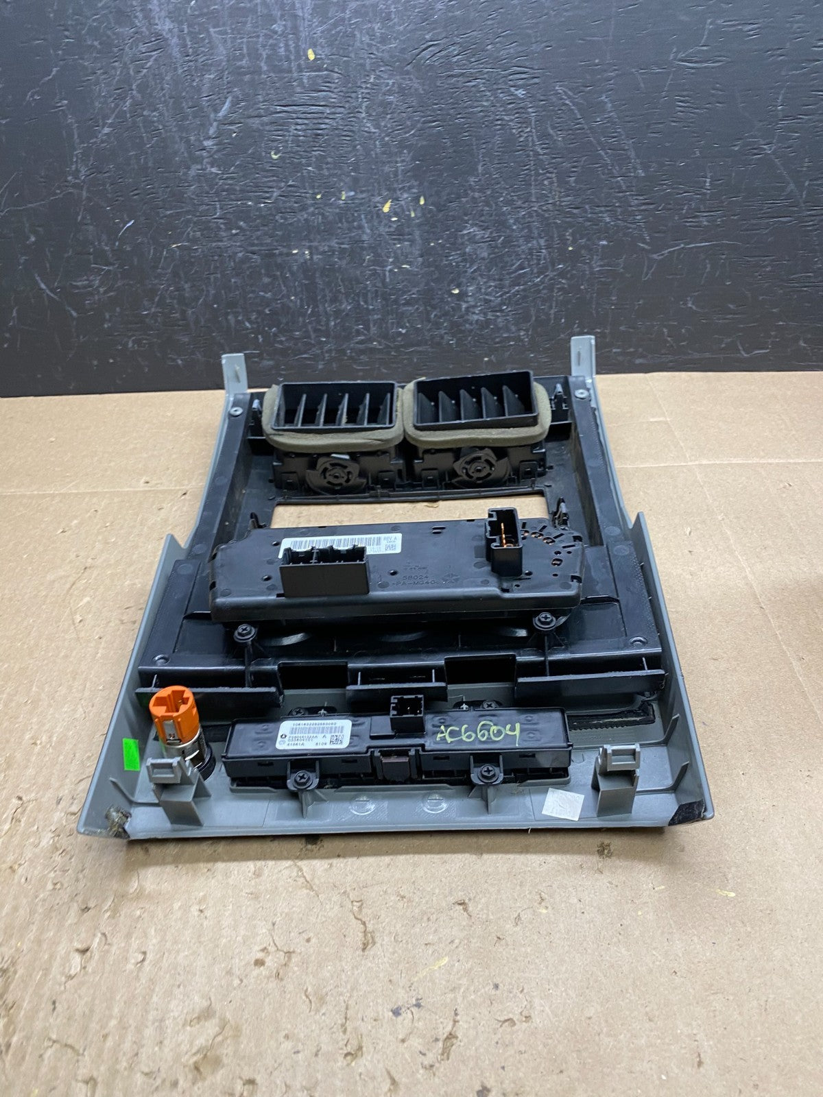 2008 to 2012 Jeep Liberty Dash Climate Temperature Control Radio Bezel AC6604 DG6