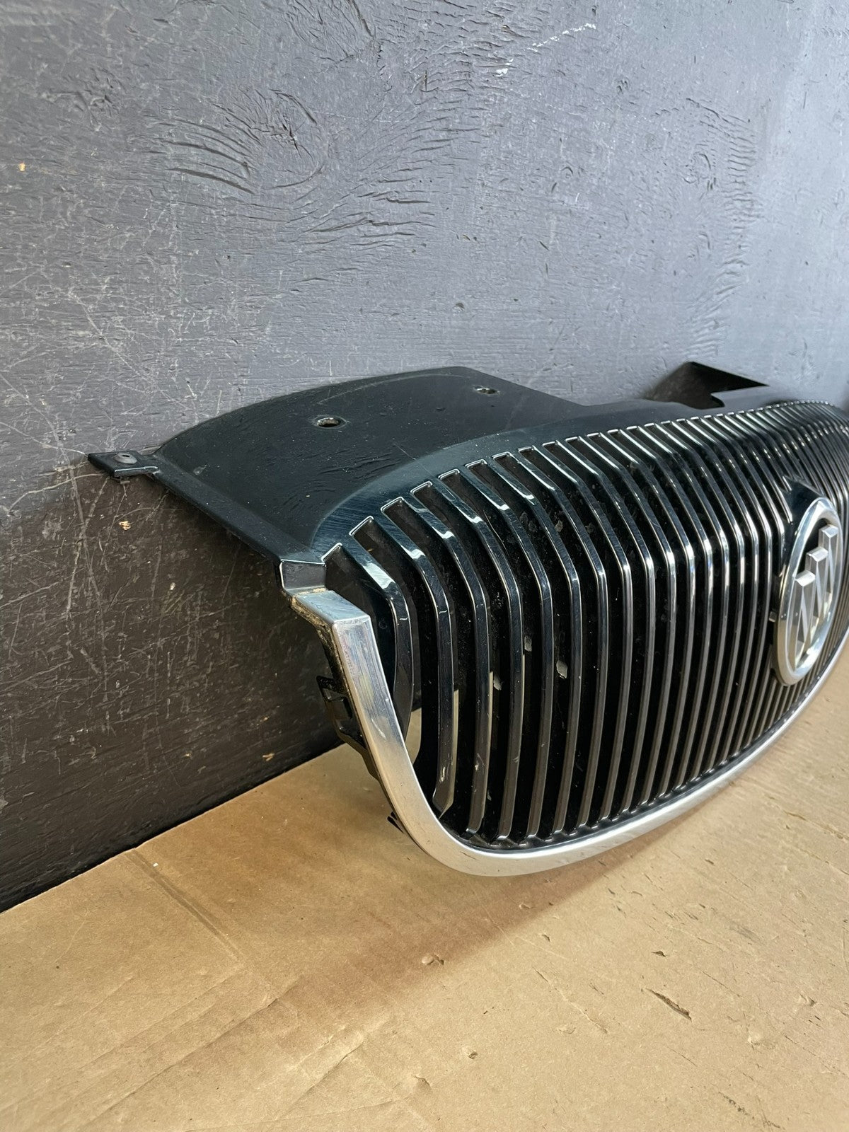 2006 to 2009 Buick Lucerne Front Grill Grille 25768116 AD58532