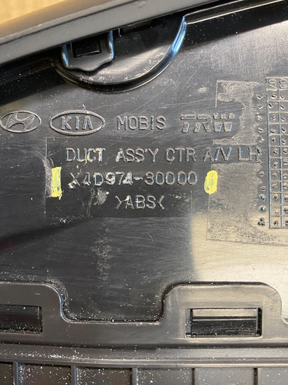 2006 - 2012 Kia Sedona Entourage Left Driver Center Air Vent ad9121 DG4