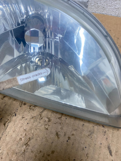 2001  to 2003 Toyota Sienna Right Passenger Side Headlight OEM Q7867 DW8