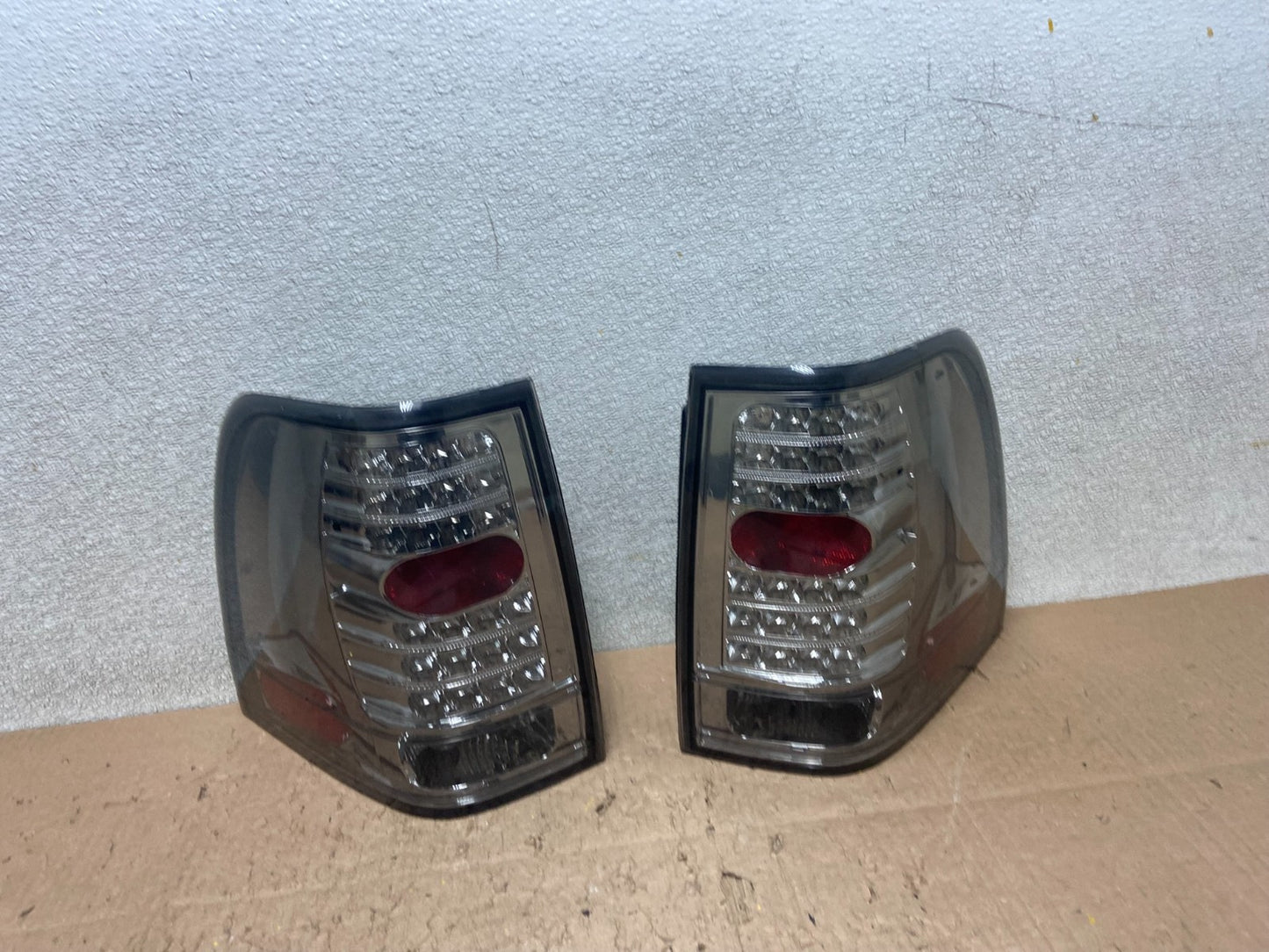 2007 - 2012 Ford Expedition Left + Right  Side Set Tail lights Y4985 PS0